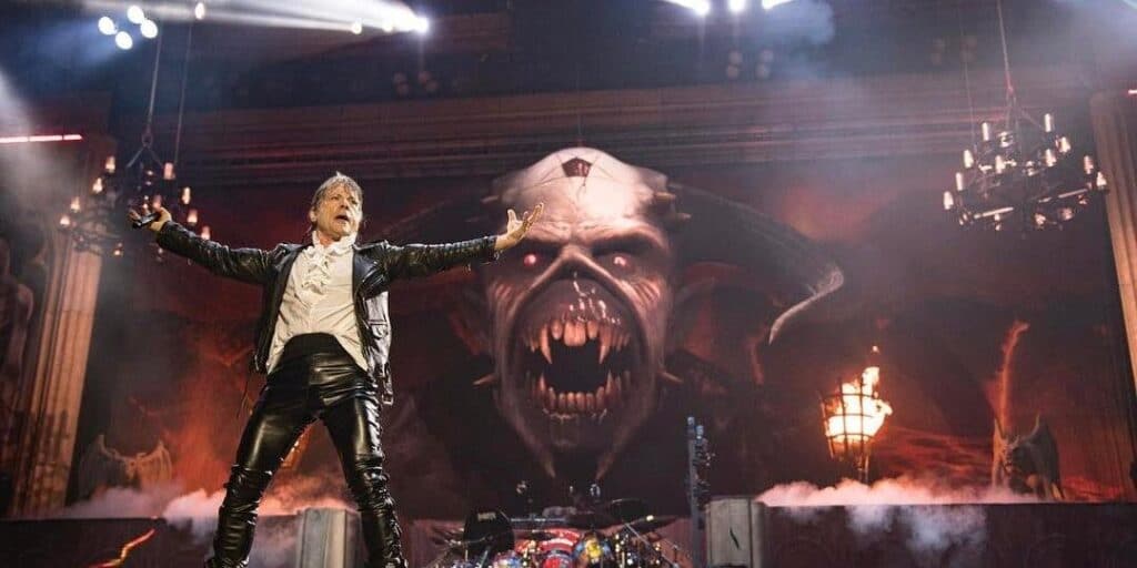 Bruce Dickinson, vocalista do Iron Maiden, durante apresentação no Rock in Rio 2013